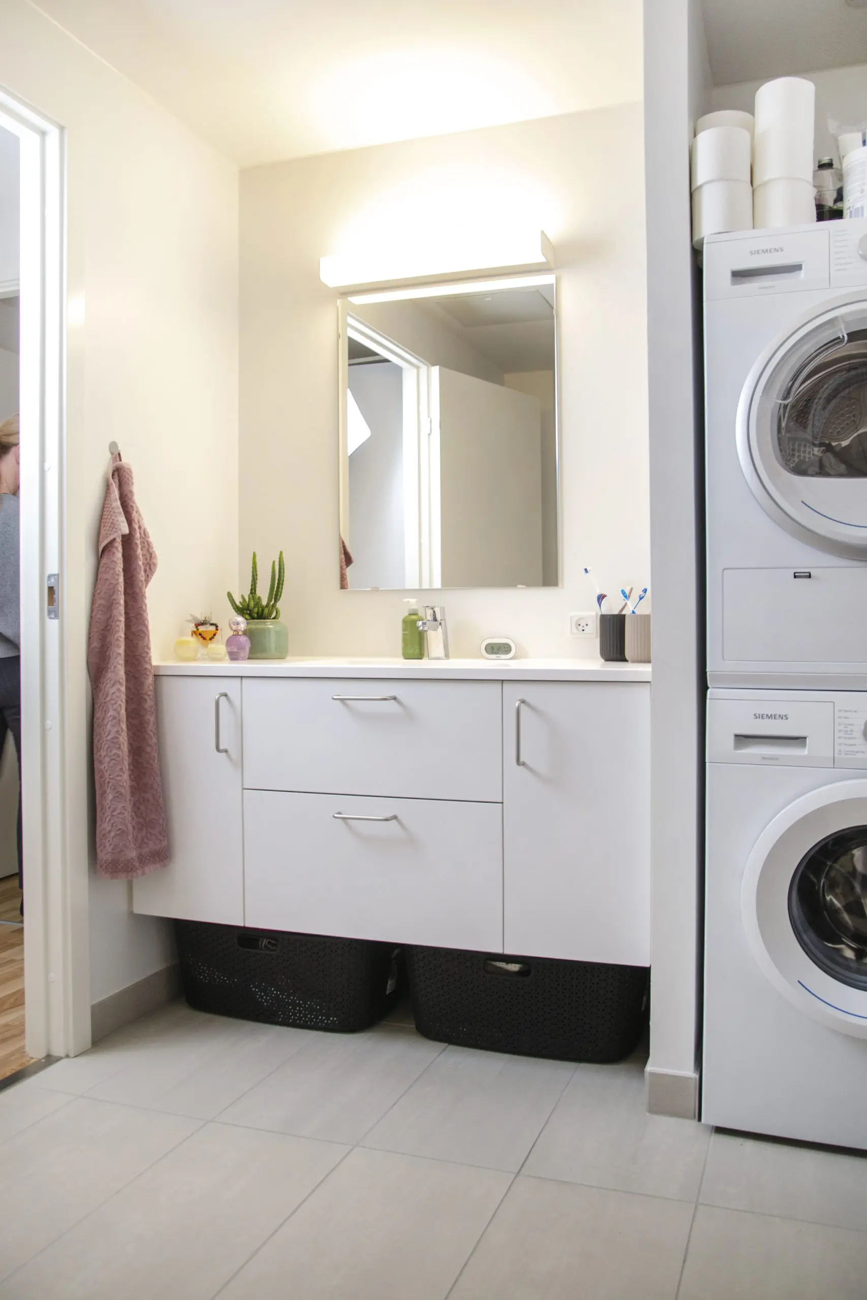 Håndvask Og Vaskesøjle Portræt Anden Vinkel