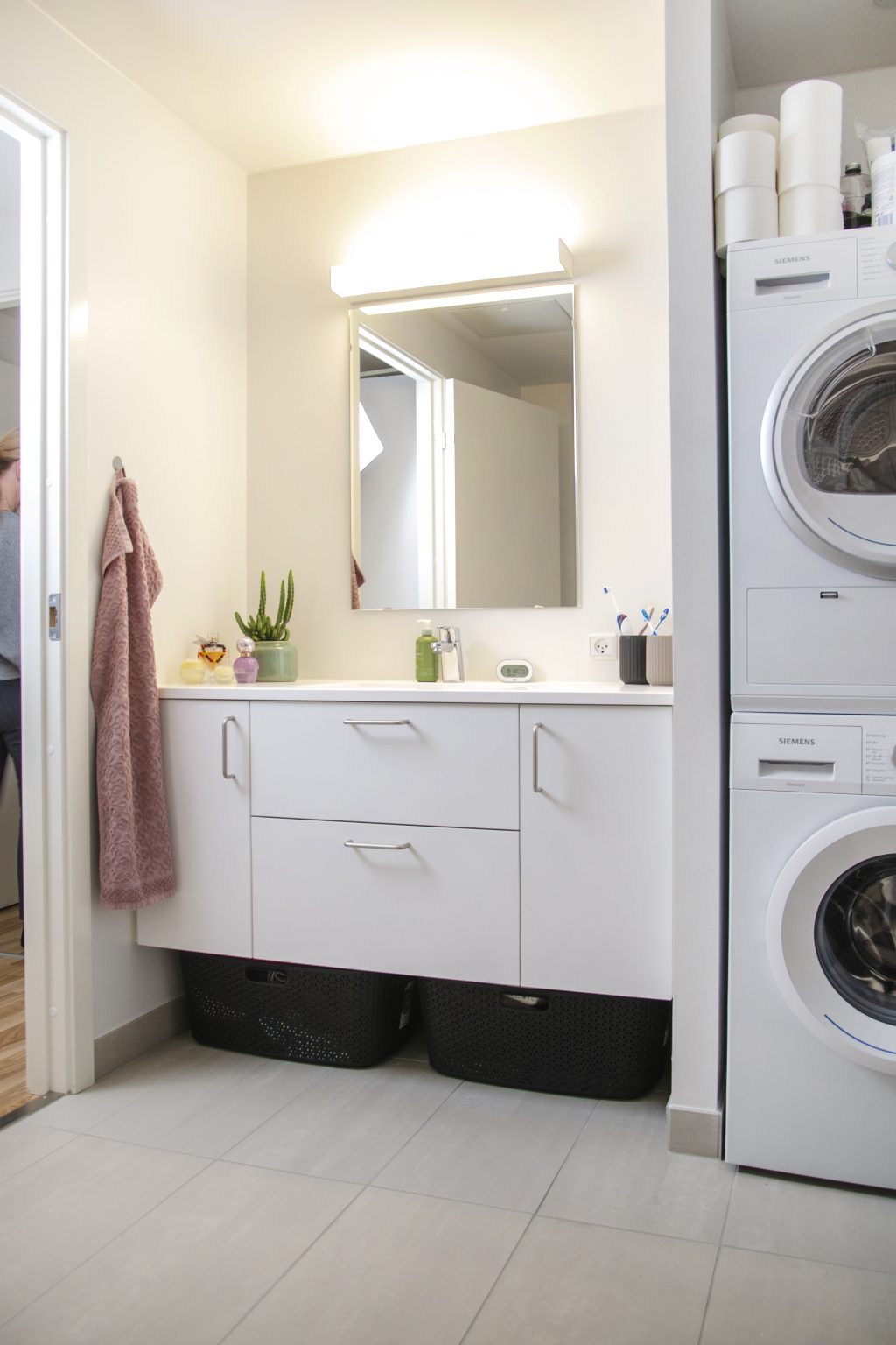 Håndvask Og Vaskesøjle Portræt Anden Vinkel