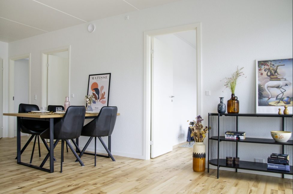Spisestue Med Reol